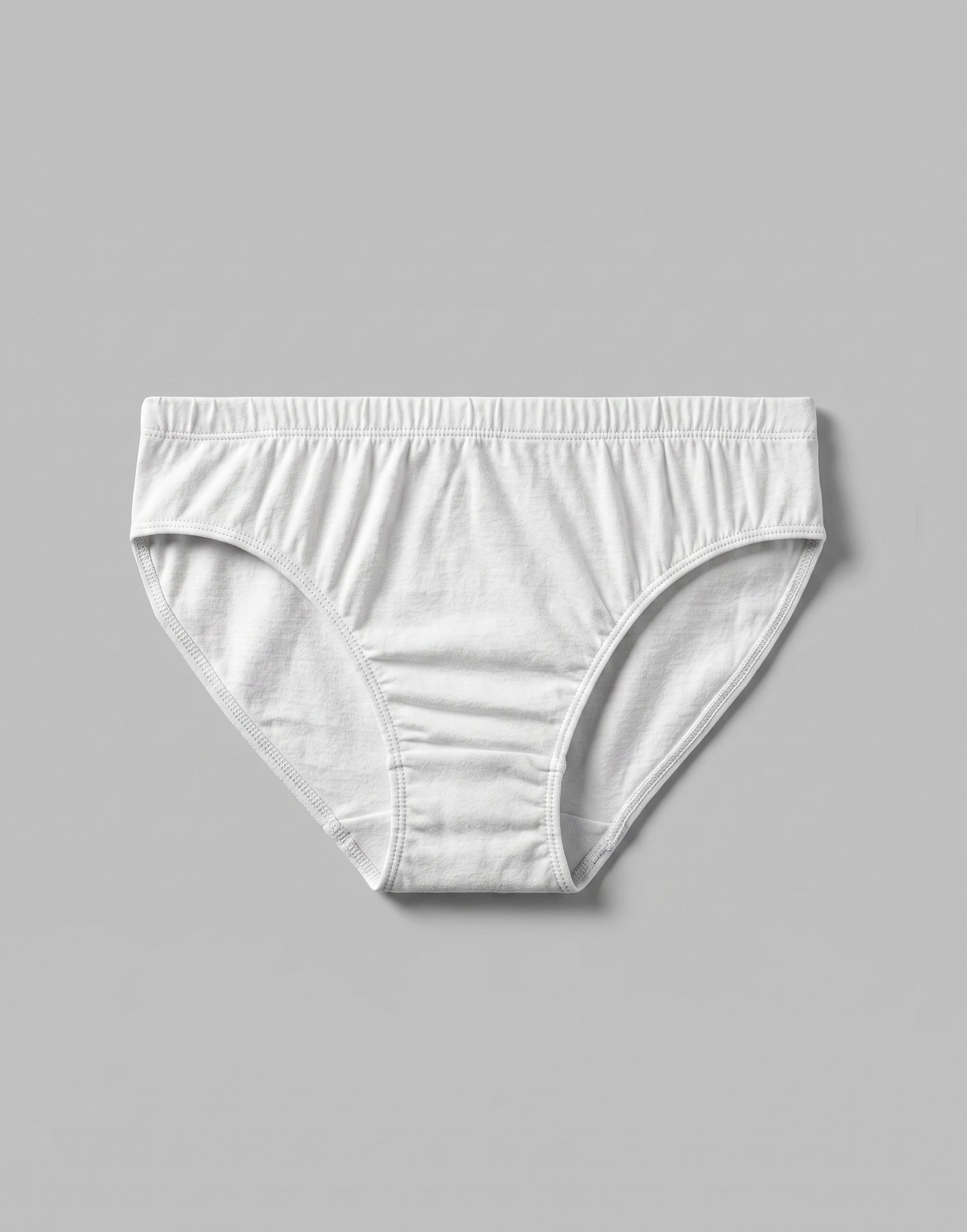 Girls' white organic cotton briefs made from GOTS-certified organic cotton
