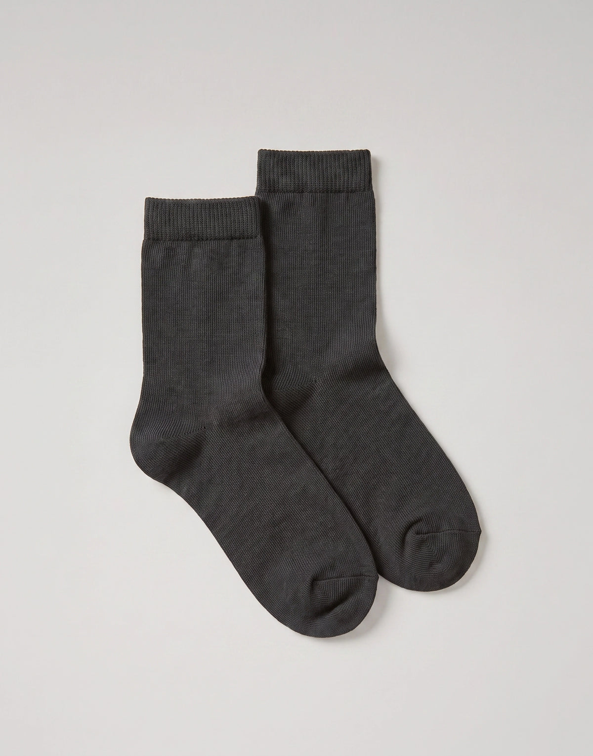 Grey organic cotton ankle socks made from GOTS-certified organic cotton.