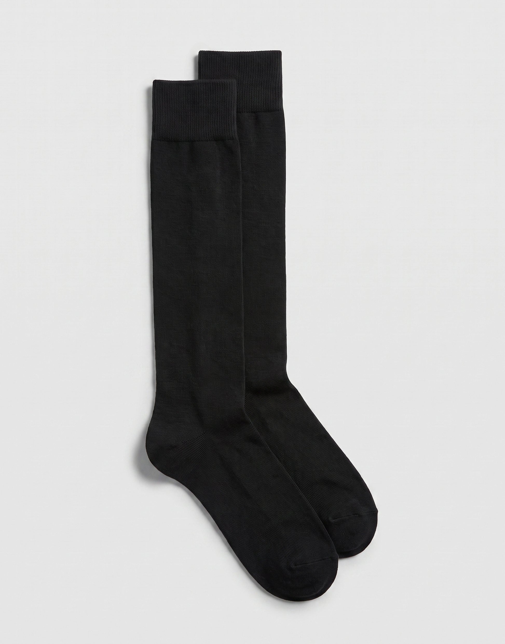 Black organic cotton knee-high school socks made from GOTS-certified organic cotton.