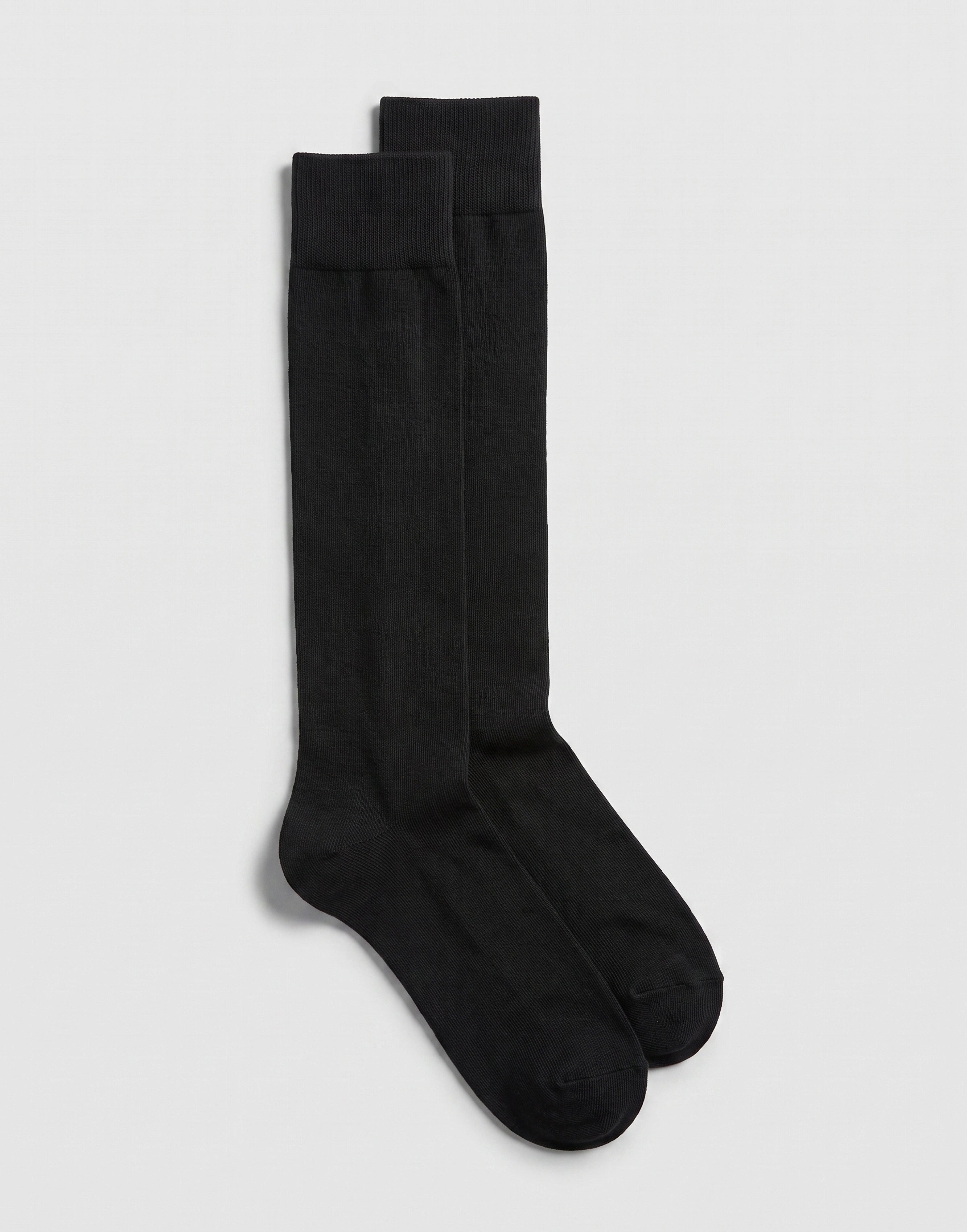 Black organic cotton knee-high school socks made from GOTS-certified organic cotton.