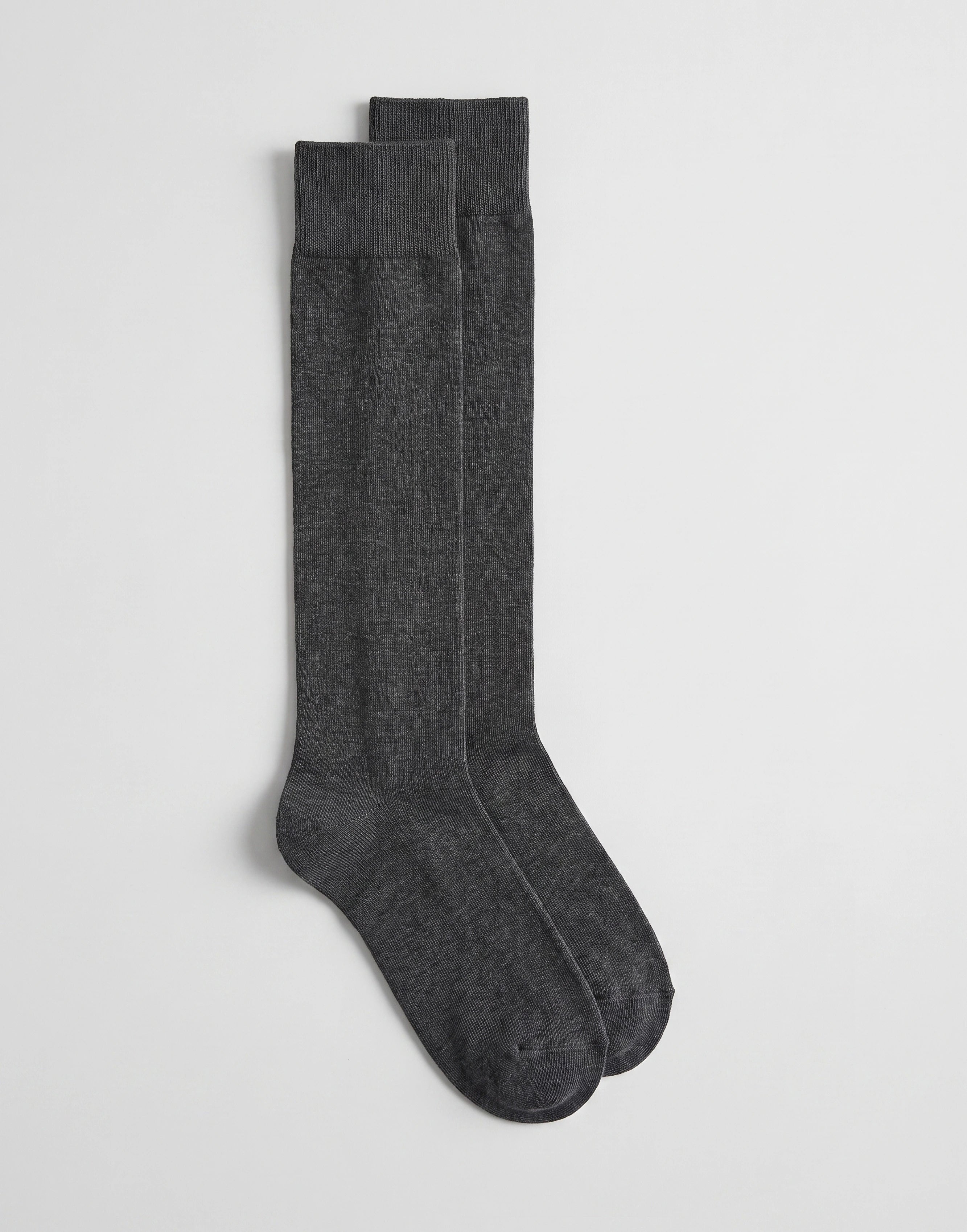 Grey organic cotton knee-high school socks made from GOTS-certified organic cotton.